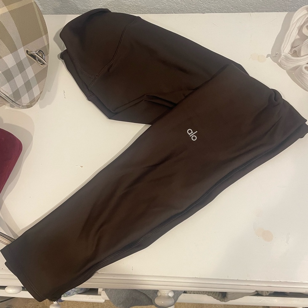 Dark brown winter warm Alo leggings. Brand new condition.